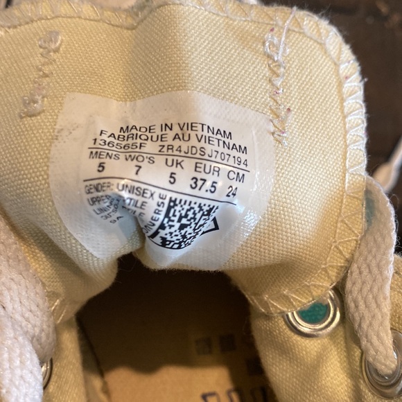 Converse size 7 women’s in beach glass - Picture 2 of 5